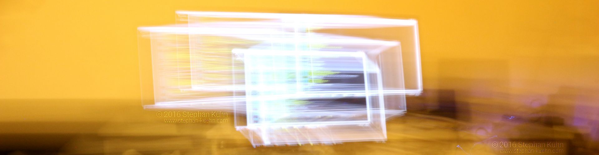 Monitor copyright &copy; 2016 Stephan Kuehn